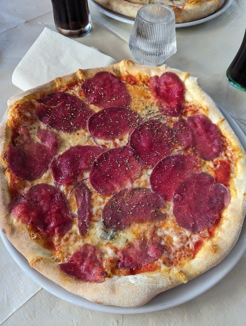 Salami pizza